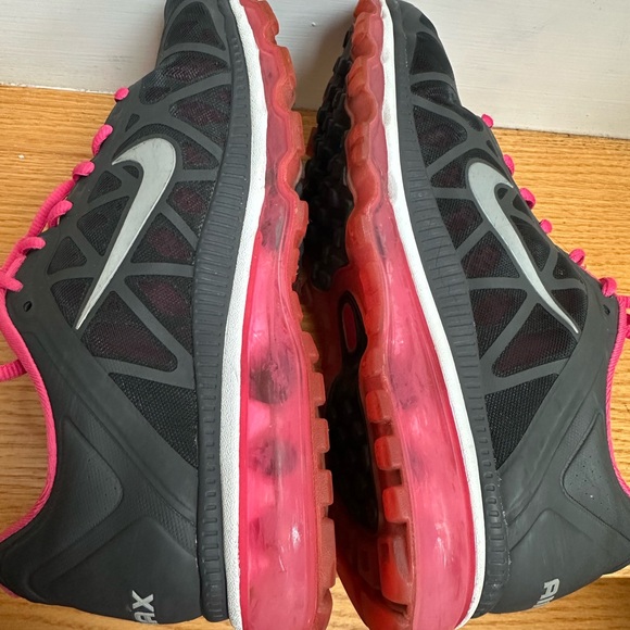 Nike Air Max Women's Black and Pink Athletic Shoes - Picture 4 of 5